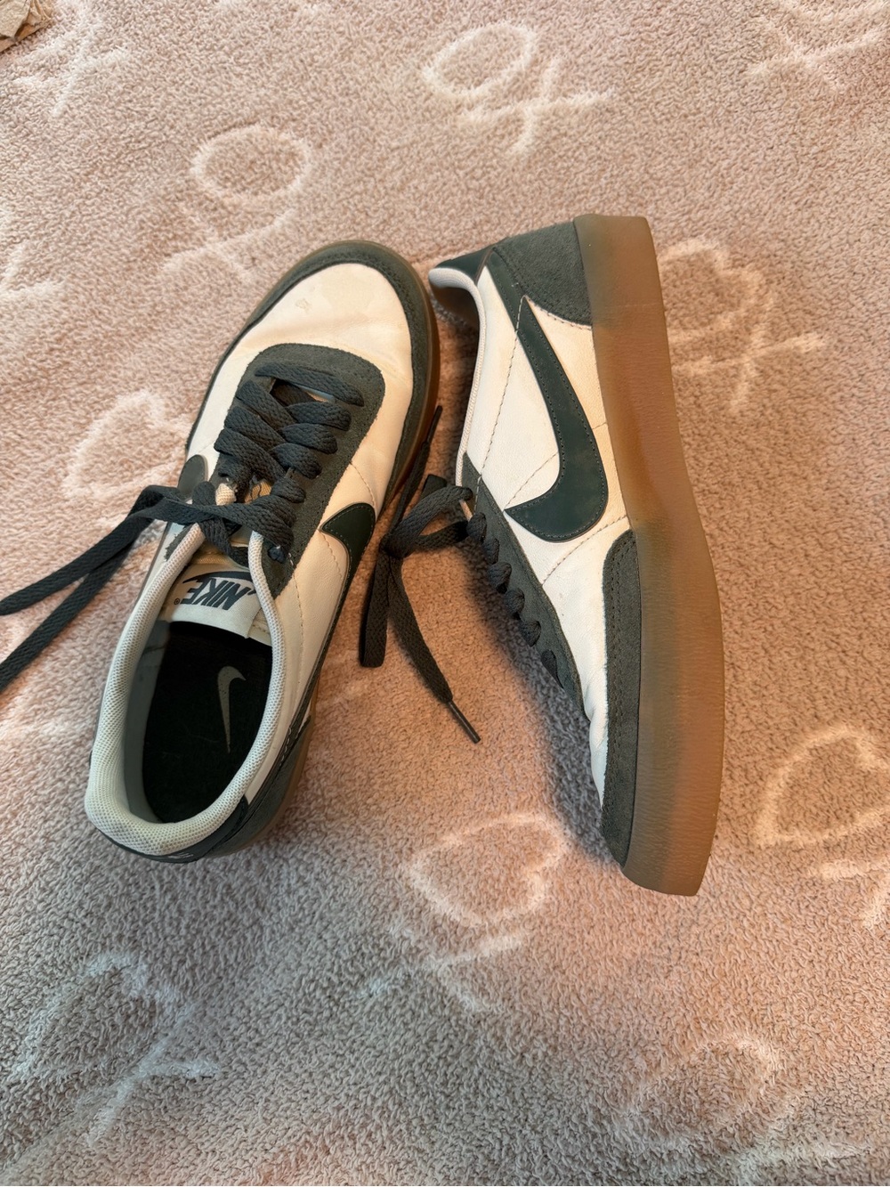 Nike Low-Top Sneakers in Cream & Black with Gum Sole